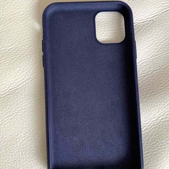 Navy color silicone case for iPhone 11, XR - Brand New - Picture 4 of 7
